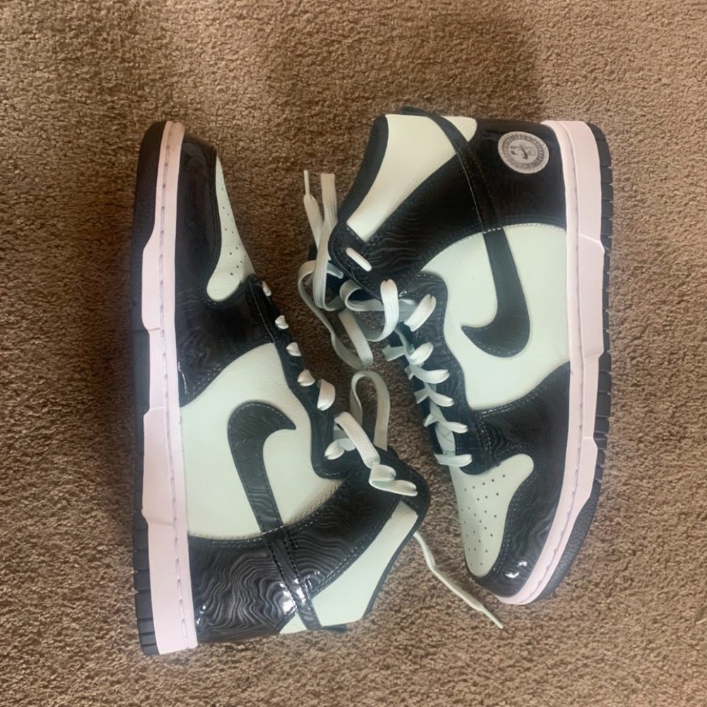 Nike Dunks SE Allstar Barely Green Women's size 7.5, Men's size 9